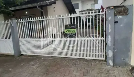 SOBRADO COM PISCINA - BALNEÁRIO PIÇARRAS