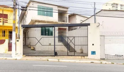 Sobrado Comercial Reformada na Rua Cônego Manuel Vaz!