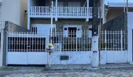 Excelente opção de moradia na Farolândia, casa de andar com 4 quartos