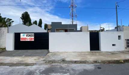 Construção nova, fino acabamento, lote medindo 14m x 34m, frente para o nascente (sombra)