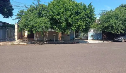 2 Casas térreas - Terreno 810 m²