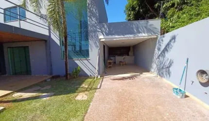 Sobrado para venda tem 229 metros quadrados com 3 quartos em Jardim Itatiaia - Campo Grande - MS