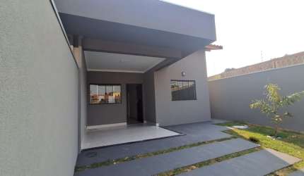 Casa com excelente acabamento com 82 metros construídos com 2 quartos sendo 1 suite