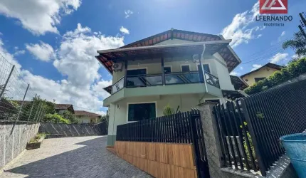 Casa com 6 dormitórios, sendo 3 suítes à venda, 374 m² por R$ 995.000 - Garcia - Blumenau/SC