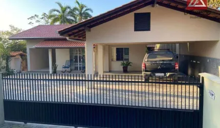 Casa com 3 dormitórios, sendo 2 suítes à venda, 280 m² por R$ 1.500.000 - Centro - Pomerode/SC