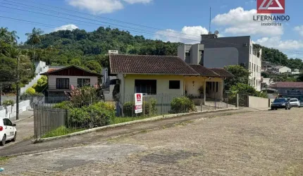 Casa com 6 dormitórios, sendo 2 suítes à venda, 261 m² por R$ 1.200.000 - Água Verde - Blumenau/SC