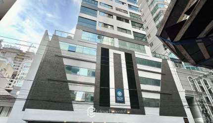 Apartamento à Venda com 3 Suítes Semi-Mobiliado na Meia Praia em Itapema-SC