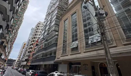 Apartamento à Venda com 3 Suítes Excelente Localização na Meia Praia em Itapema