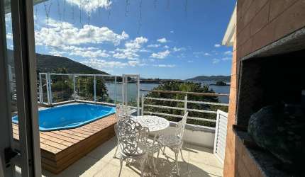 Cobertura Duplex com Vista Deslumbrante para a Lagoa da Conceição!