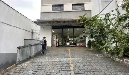 Prédio comercial no Ipiranga