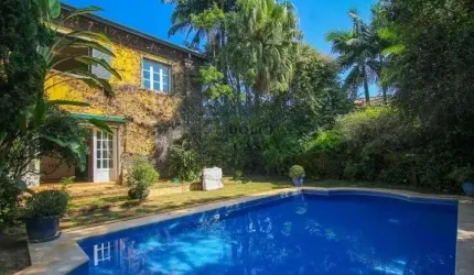 Casa única no Jardim América - com lago, piscina, academia e sauna