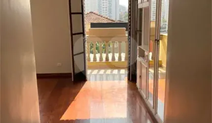 Sobrado com 3 quartos para locação em Cambuci - SP