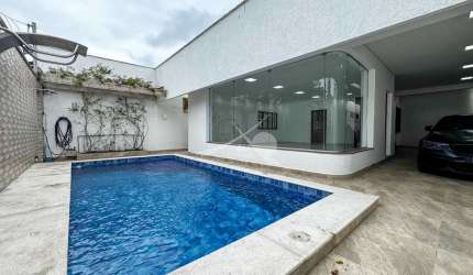 Casa com 3 quartos e piscina no Canto do Forte - Praia Grande