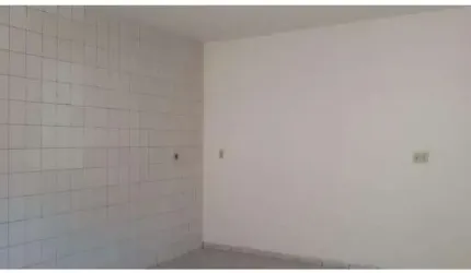 Casa com 2 quartos para alugar no Santa Mônica, Uberlândia  por R$ 1.000