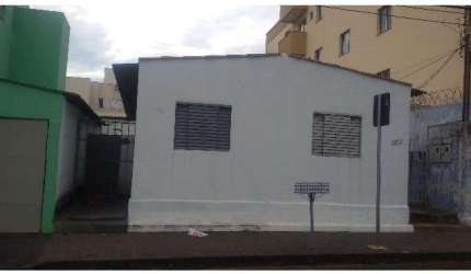 Casa com 1 quarto para alugar no Santa Mônica, Uberlândia  por R$ 880