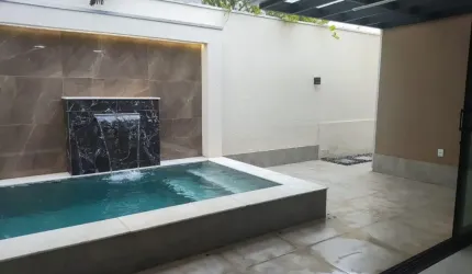 Casa em condomínio para locação com 3 suítes e 2 vagas de garagens