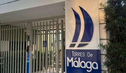 Apartamento com excelente localização para venda com armários planejados Sacada e duas vagas de garagens