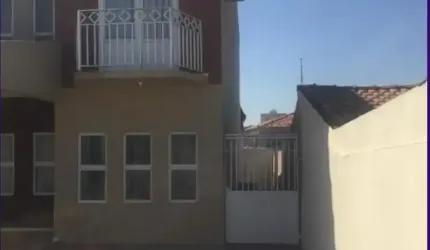 Casa sobrado com 3 suítes e piscina