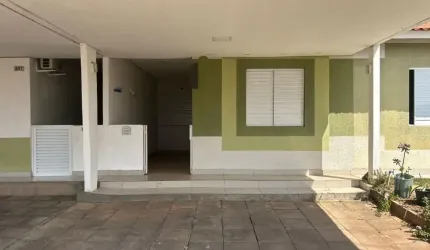 Casa térrea em condomínio 2 quartos sendo 1 suíte