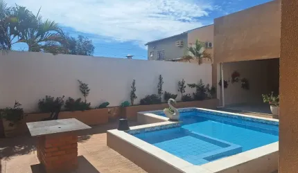 Casa mobiliada com 4 quartos suítes e piscina