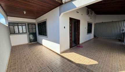 Casa para alugar com 3 quartos sendo 2 suites