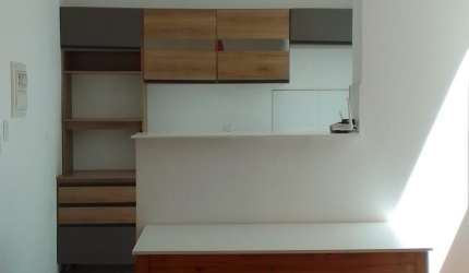 Apartamento de 2 quartos e armários planejados para alugar