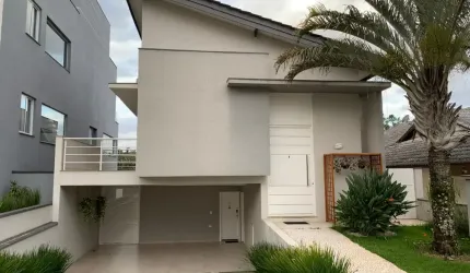 Excelente Sobrado à Venda no Condomínio Ecopark - 250m² de Conforto e Elegância