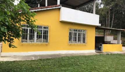 Linda chácara com 3.195 m2 fácil acesso