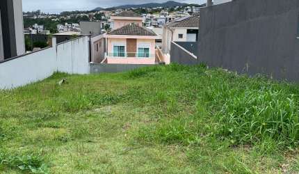 Terreno à venda no Condomínio Aruã Brisas II – 370m² em rua tranquila, próximo ao clube