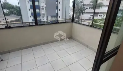 Apartamento 02 dormitórios, suíte americana, ampla sacada, bairro Santana