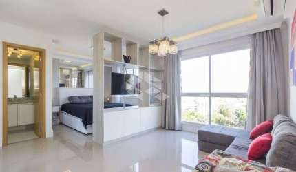 CONDOMÍNIO DE LUXO COM VISTA INCRÍVEL E PERENE