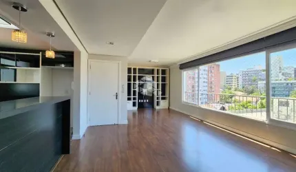 TRES DORMITÓRIOS DESOCUPADO, EM ÚLTIMO ANDAR, COM SACADA ABERTA E VISTA INCRÍVEL NO BOM FIM