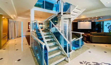 CASA COM ELEVADOR E 5 DORMITÓRIOS