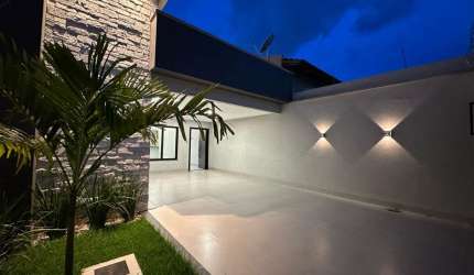 Casa para venda no Setor Jardim Atlântico com 3 suítes e 4 vagas de garagem