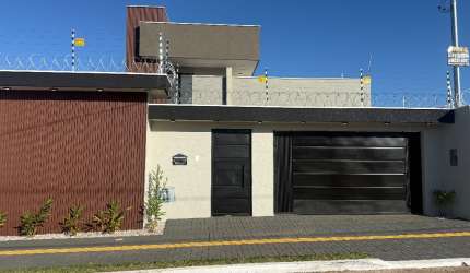 Linda casa no bairro Hilda