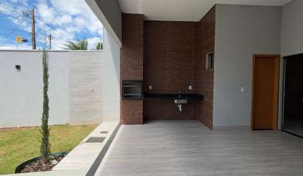 Linda casa com 3/4 sendo uma suíte
