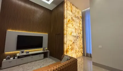 Casa de Alto Padrão – 3 Suítes | Lote 525m² | Área Construída 330m²
