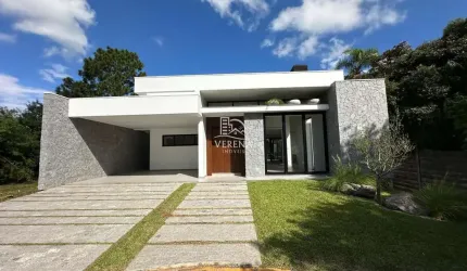 BELÍSSIMA CASA NO BELLE VILLE COM ÁREA VERDE
