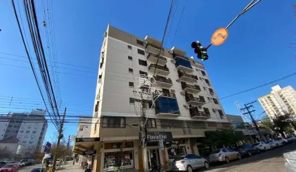 ÓTIMO APARTAMENTO TODO REFORMADO NO CENTRO
