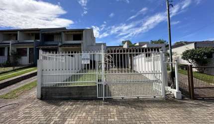 CASA GEMINADA COM AMPLO PÁTIO NO LOTEAMENTO NOVA SANTA CRUZ