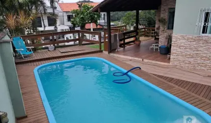 Charmoso Sobrado em Potecas, São José