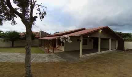 Vende-se Casa na Praia do Ervino - Apenas 250 metros do mar!