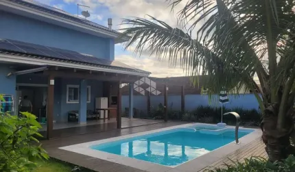 Sobrado com piscina em Ubatuba -São Francisco do Sul-SC