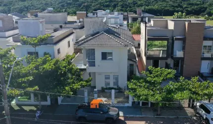 Casa para Venda em Florianópolis, São João do Rio Vermelho, 3 dormitórios, 3 suítes, 4 banheiros, 2 vagas