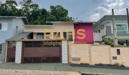 Casa semimobiliada no bairro Costa e Silva - Joinville/SC