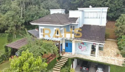 Linda casa com piscina e pista de skate no bairro São Marcos - Rahs Inteligência Imobiliária