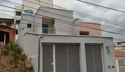 Código 4493 - Aluga casa duplex na Rua Fernando Sabino, bairro Cidade Nova