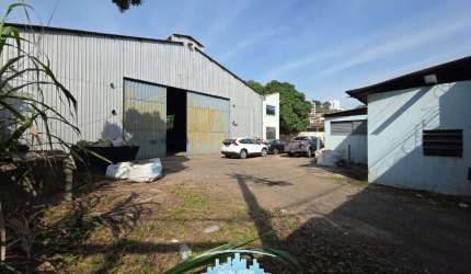 Código 4498 -   Aluga galpão no bairro Iguaçu, com aproximadamente 1870m²