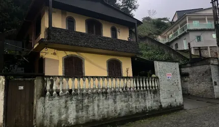 Casa a venda de 03 quartos em Quitandinha - Petrópolis - RJ