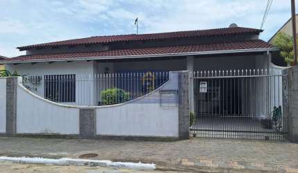 Casa com Edícula - Região Central